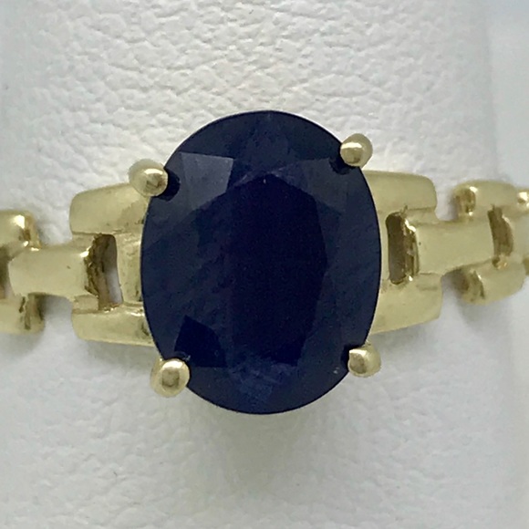 Jewelry - 10 kt gold and sapphire ring